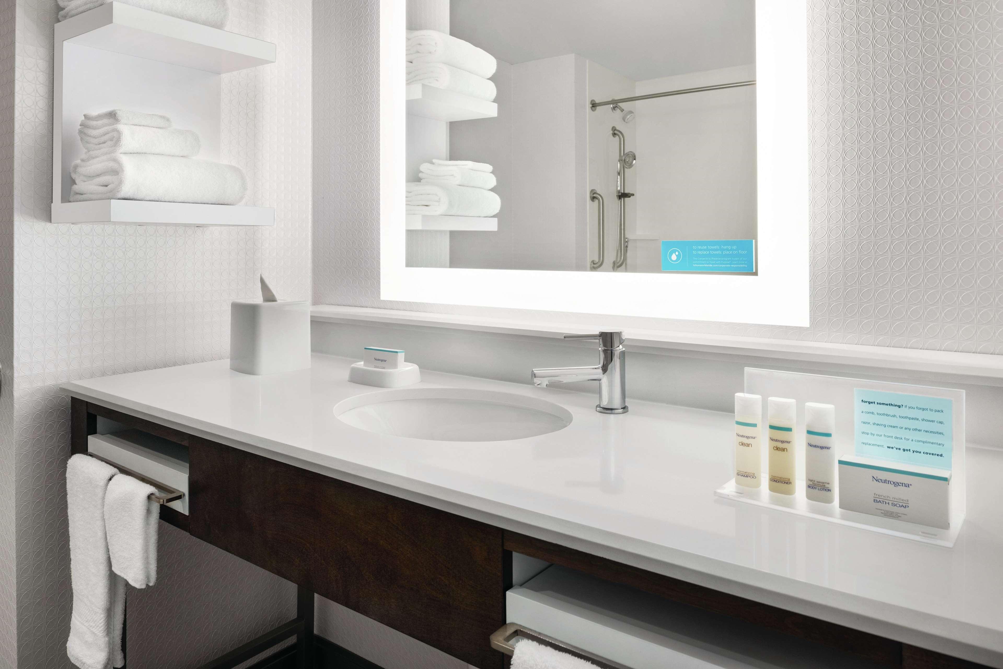 Hampton Inn Brooklyn Park Eksteriør bilde