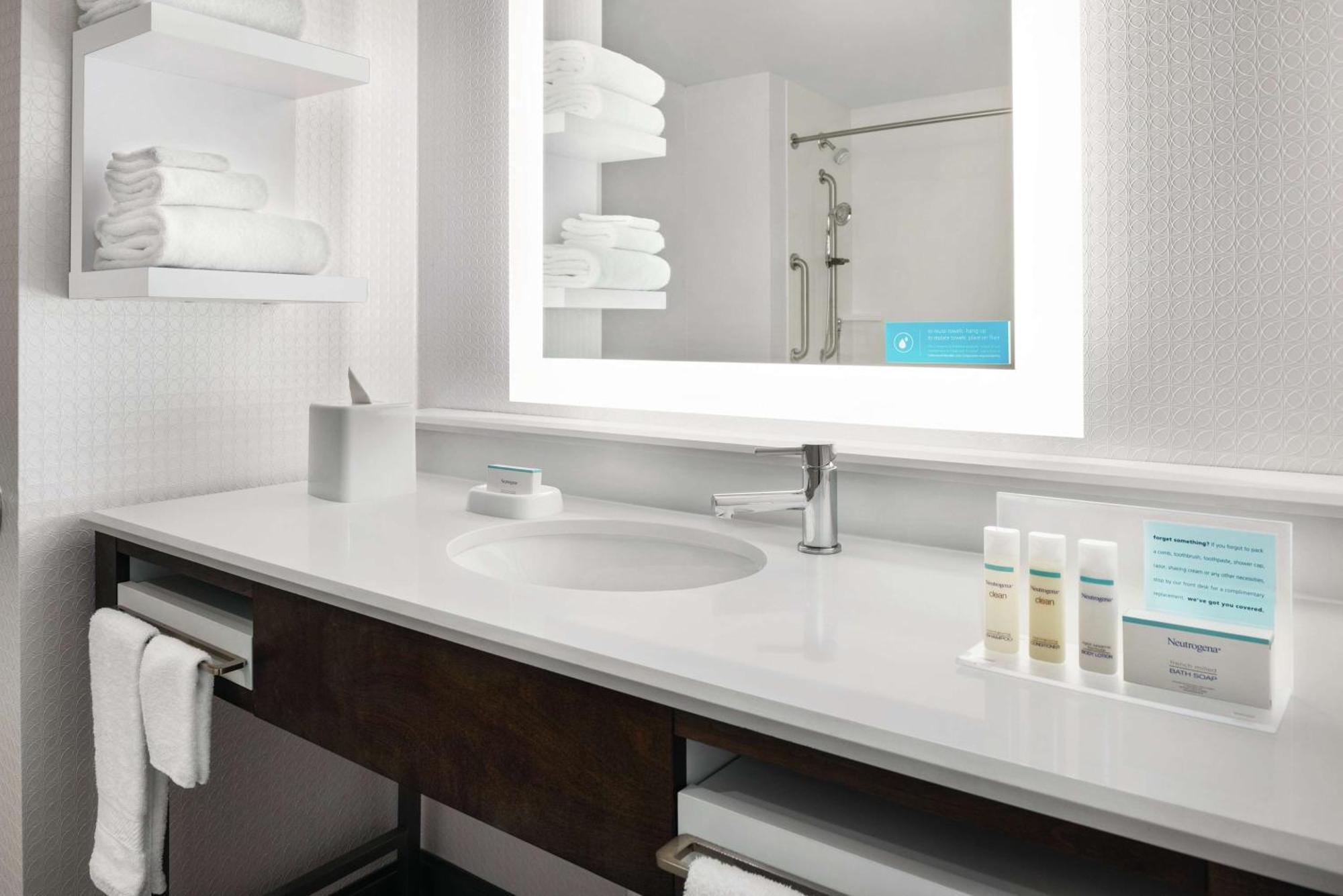 Hampton Inn Brooklyn Park Eksteriør bilde