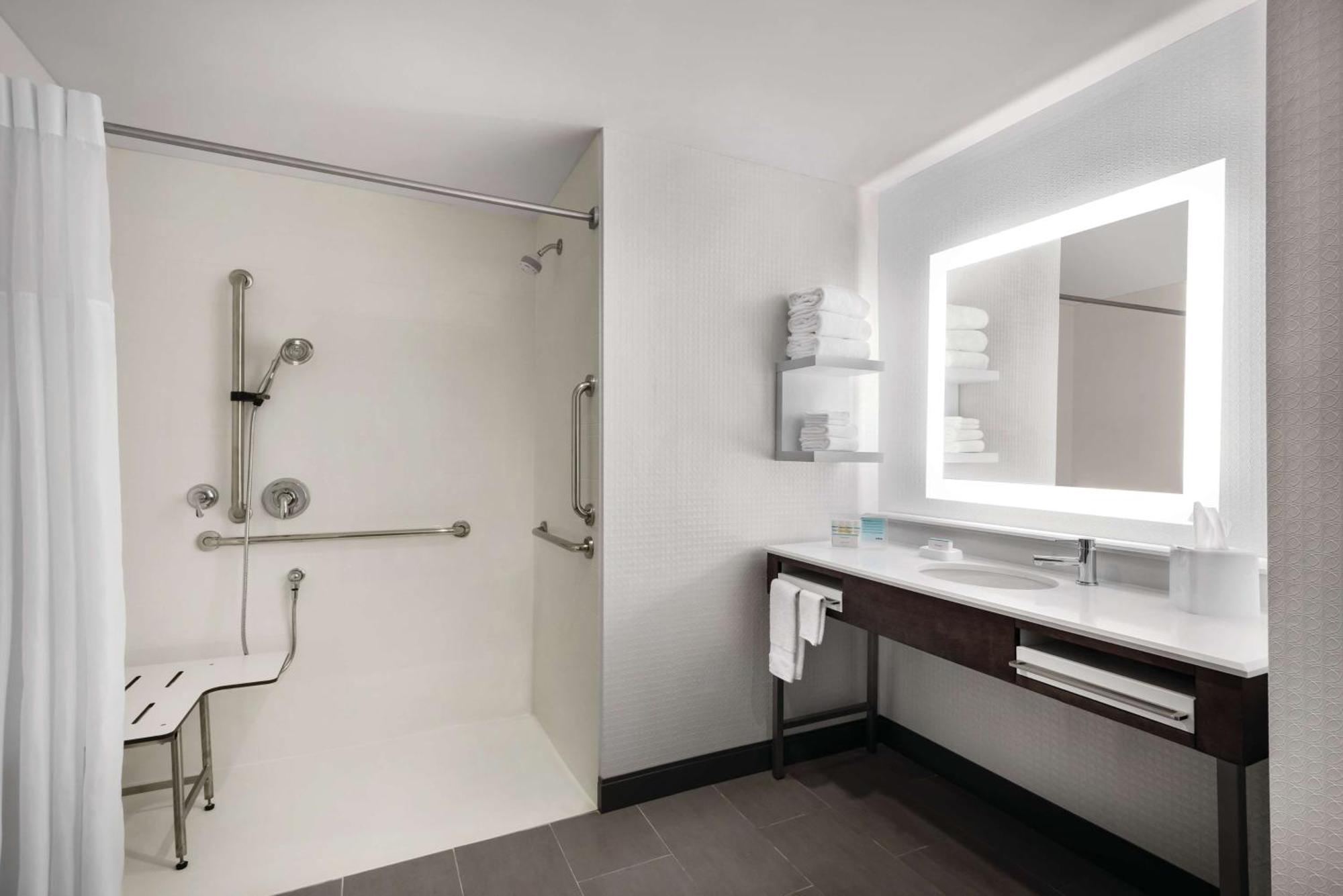 Hampton Inn Brooklyn Park Eksteriør bilde