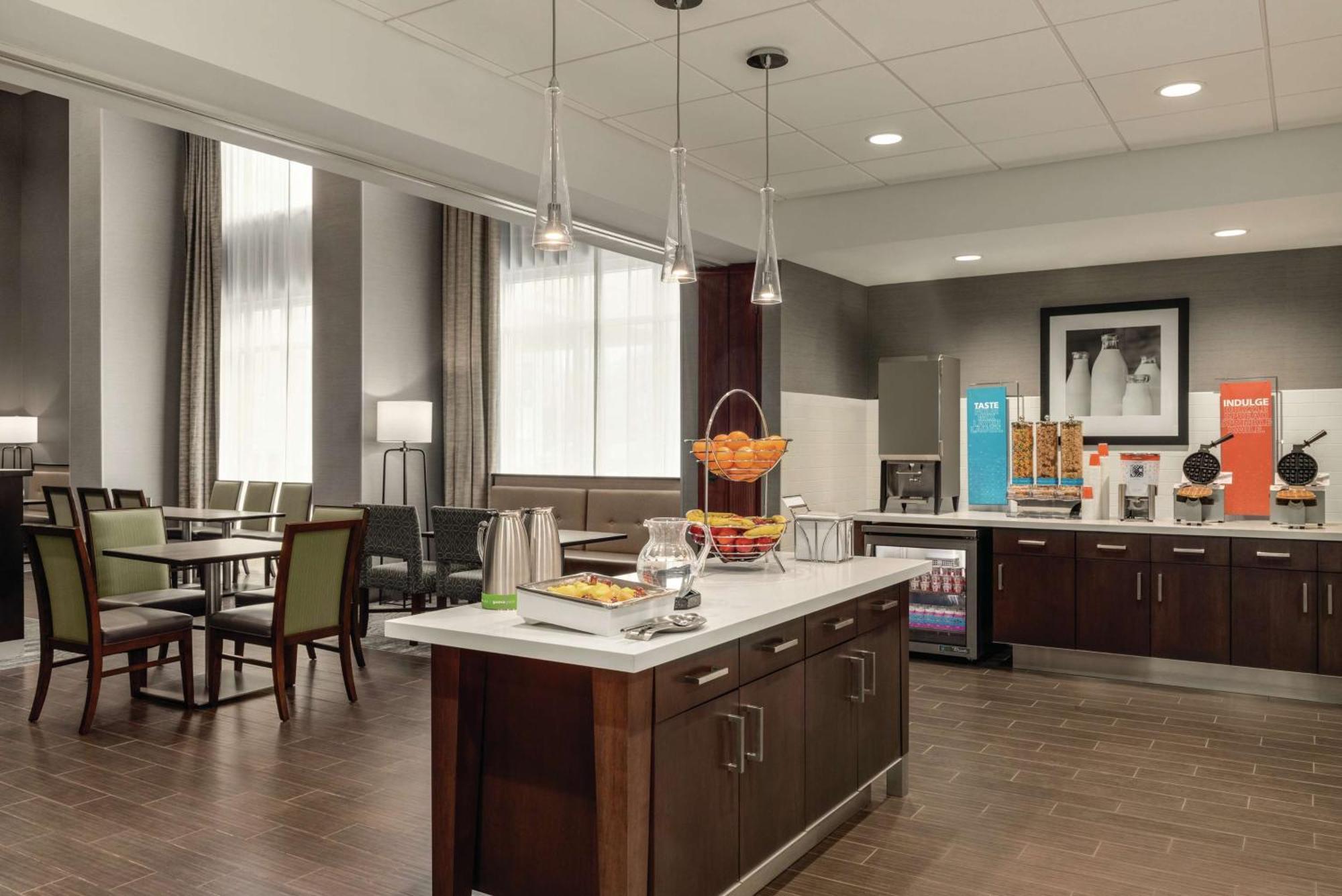 Hampton Inn Brooklyn Park Eksteriør bilde