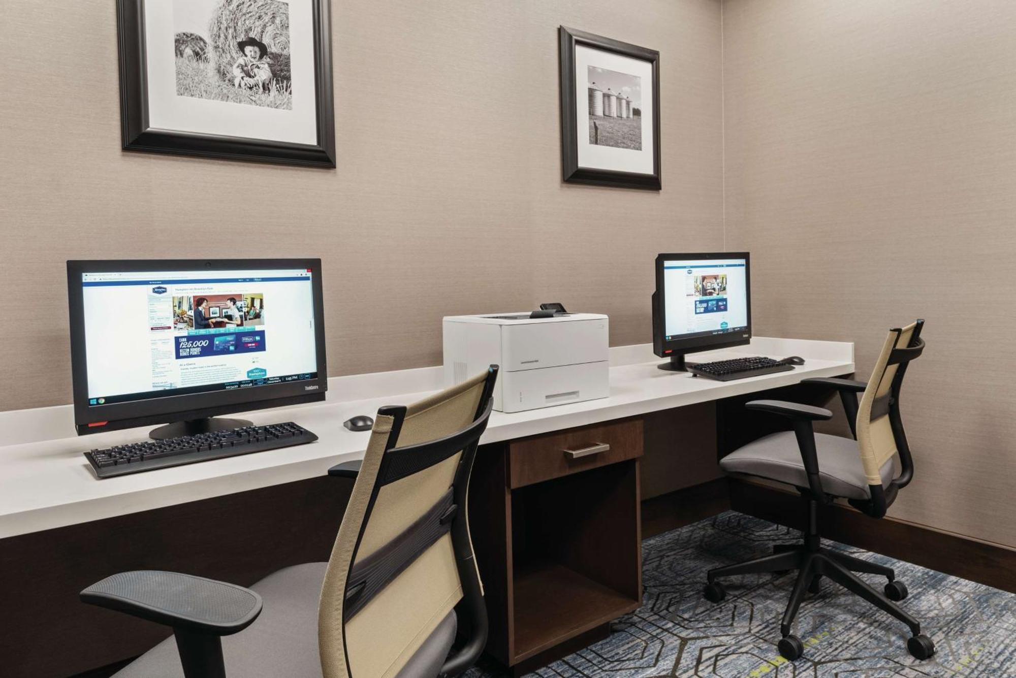 Hampton Inn Brooklyn Park Eksteriør bilde